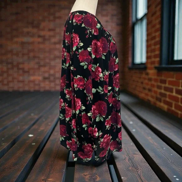 ** LIKE NEW** The Pioneer Woman Black and Red Floral Blouse - Picture 2 of 5